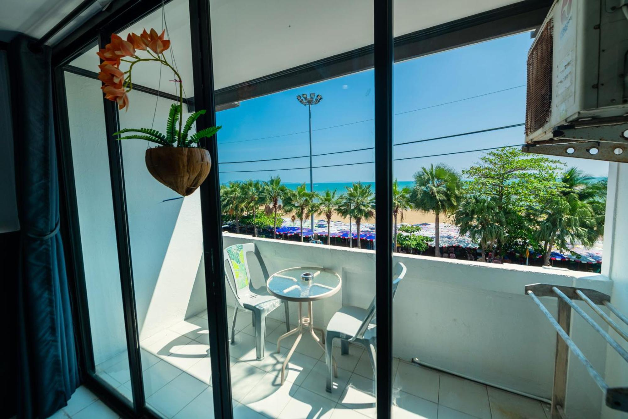 Happy Jomtien - Beachfront Zimmer foto